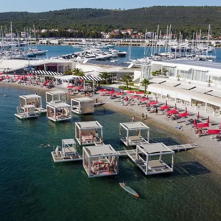 Nerarby Marina Bay Апартаменты Сукошан